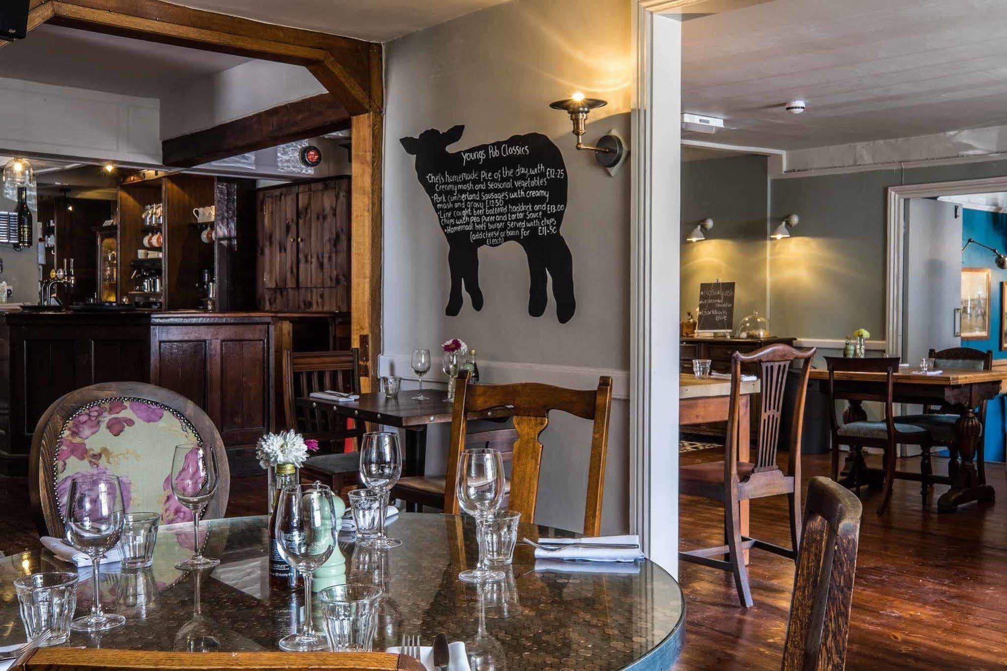 The Lamb Inn Hindon Exterior photo
